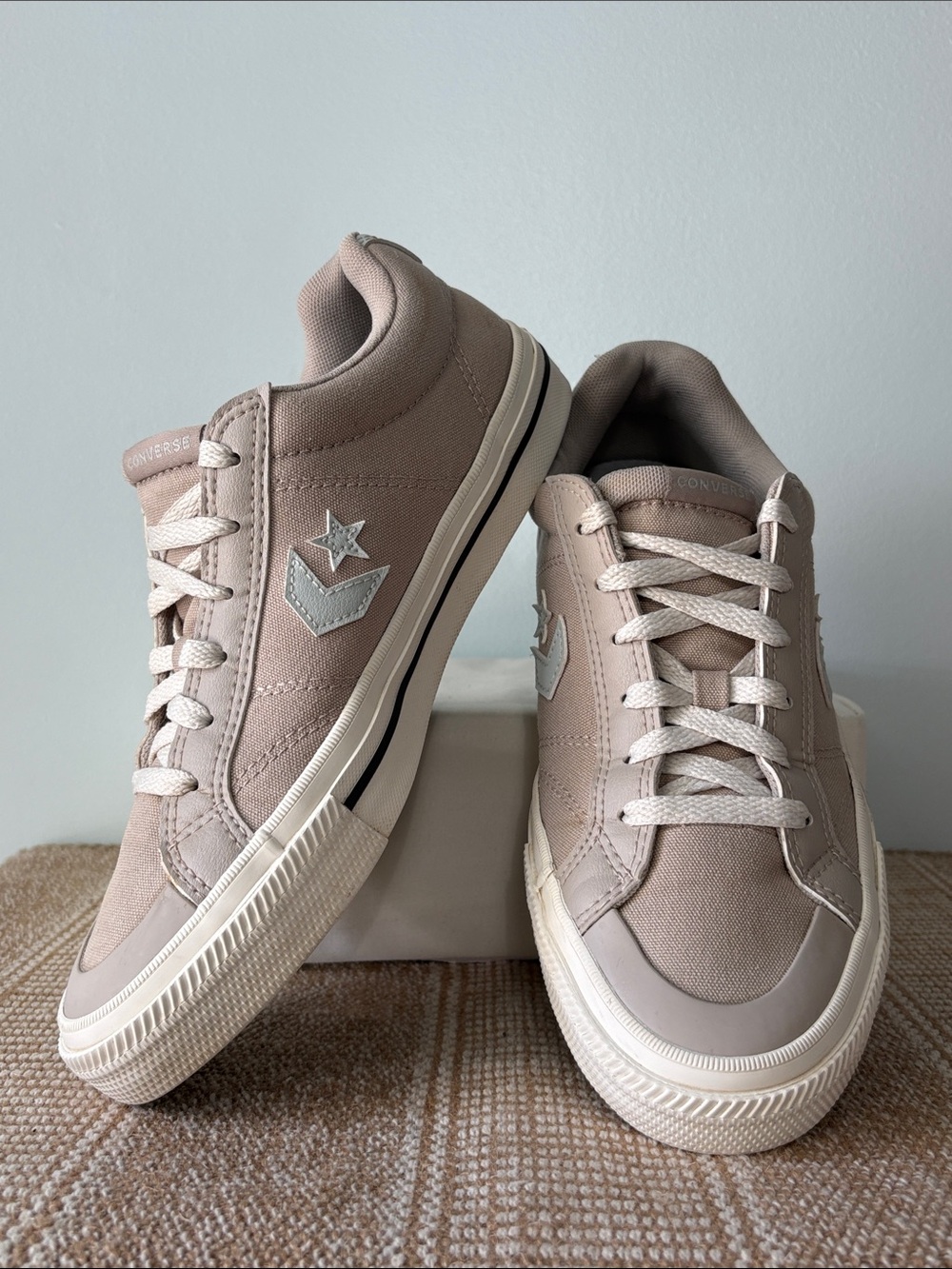 Converse Women’s Low-Top Taupe Sport Casual Ox Sneakers, Blue Star Chevron Sz-8